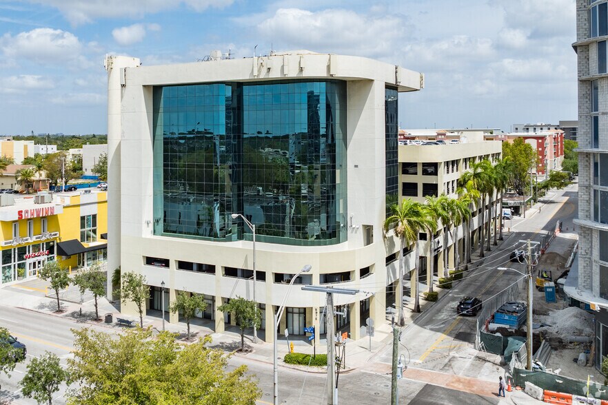 Primary Photo Of 5975 Sunset Dr, Miami Medical For Lease