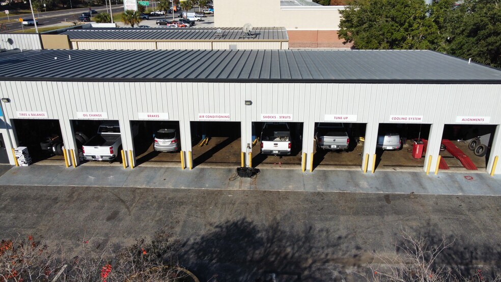 More Photos Of 3575 US Highway 17, Fleming Island Auto Repair For Sale