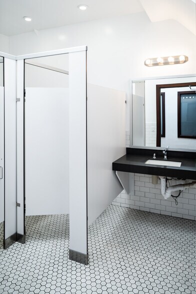 More Photos Of 200-208 N Broadway, Santa Ana Storefront Retail Office For Lease