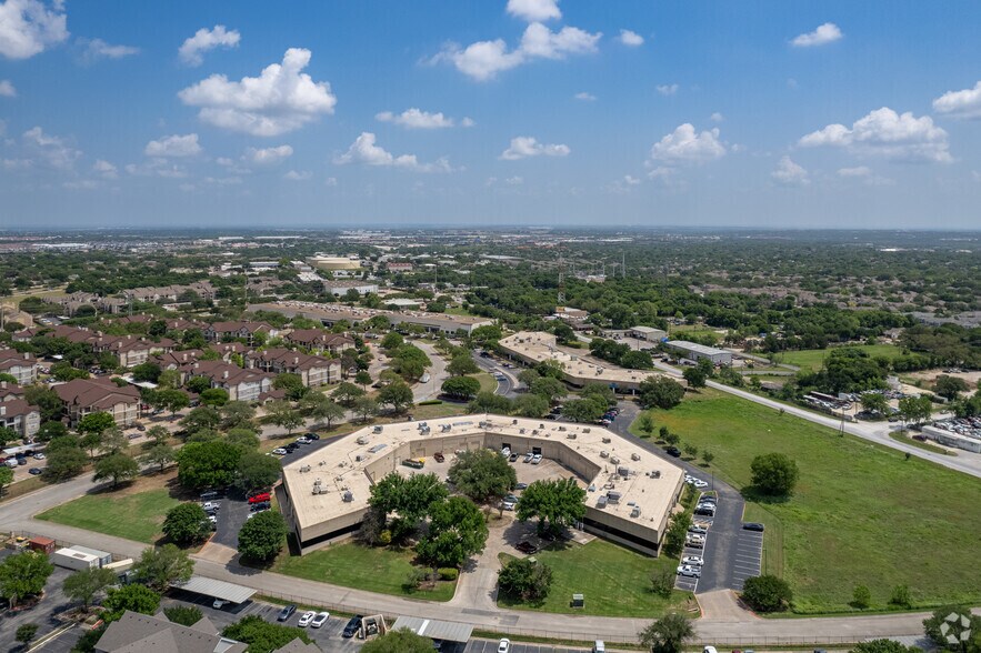 More Photos Of 14050 Summit Dr, Austin Light Distribution For Lease