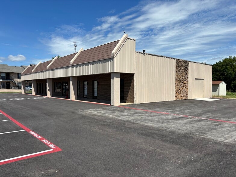 More Photos Of 1118 Interstate Highway 30, Greenville Storefront Retail Office For Lease