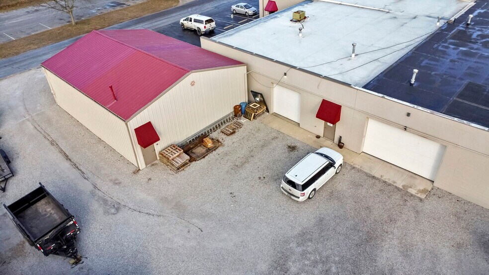 More Photos Of 187-189 W Johnstown Rd, Gahanna Warehouse For Lease