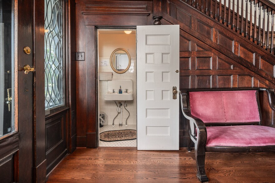 More Photos Of 738 E Main St, Belhaven Hotel For Sale