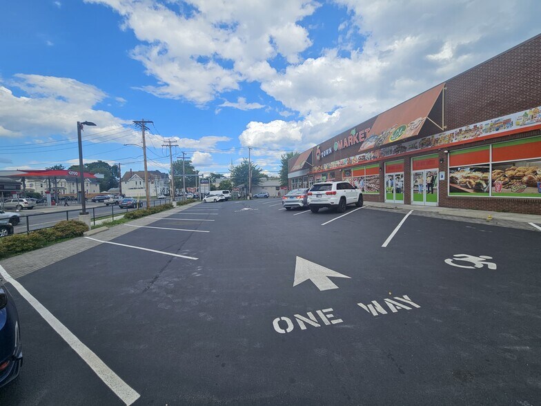 More Photos Of 937 State St, Bridgeport Storefront For Lease