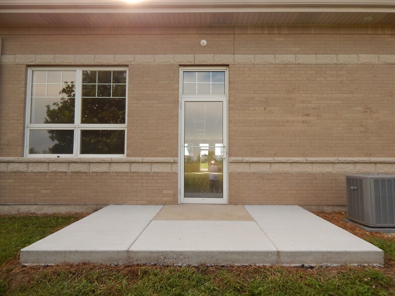 More Photos Of 1448-1458 Sycamore Rd, Yorkville Office For Lease
