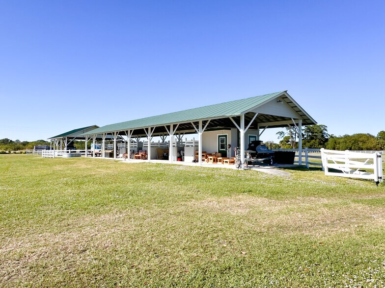 More Photos Of 6580 69th St, Vero Beach Veterinarian Kennel For Sale