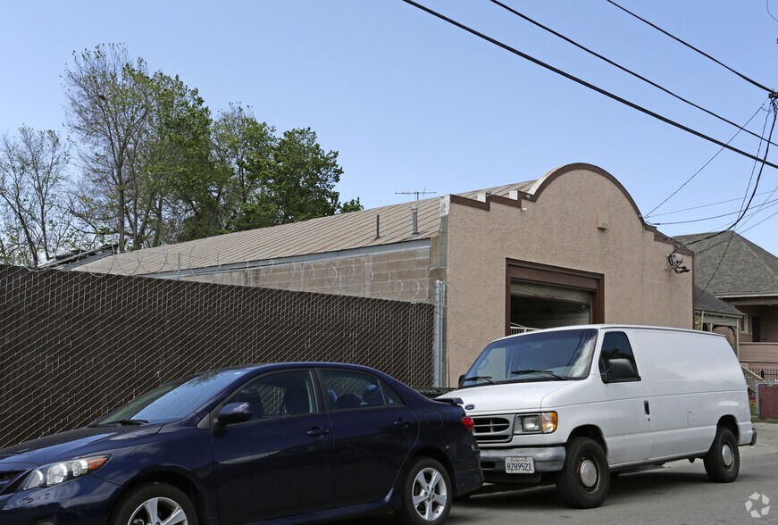 More Photos Of 705 37th St, Oakland Warehouse For Sale