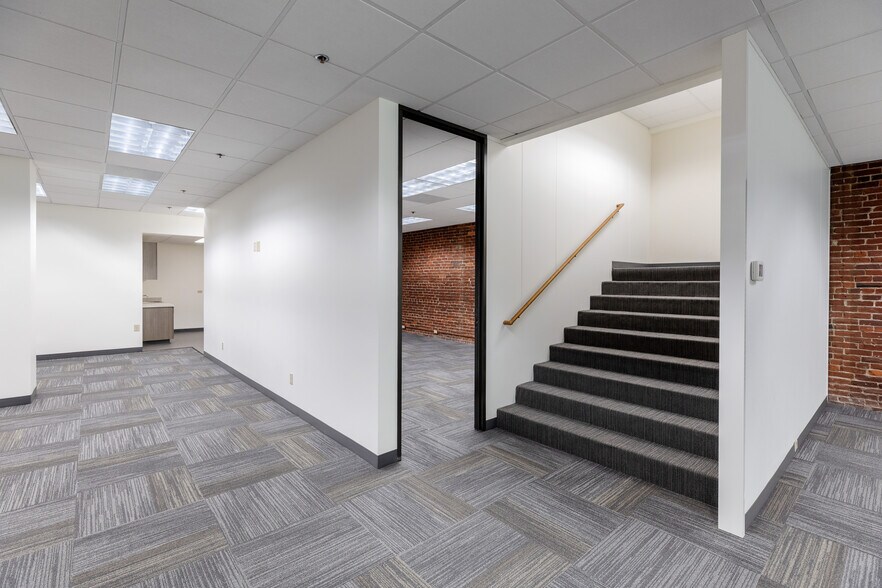 More Photos Of 514-518 SW Sixth Ave, Portland Office For Lease
