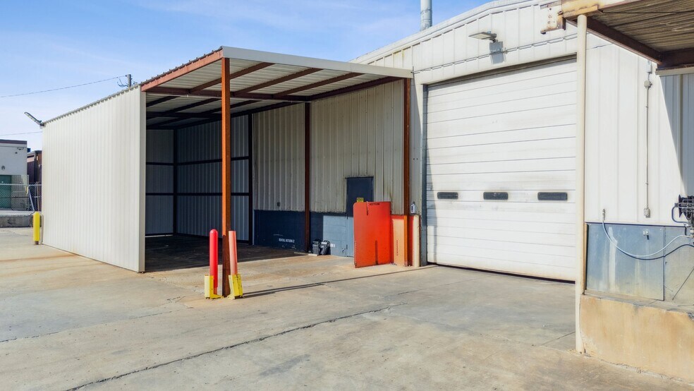 More Photos Of 8118 E 44th St, Tulsa Warehouse For Lease