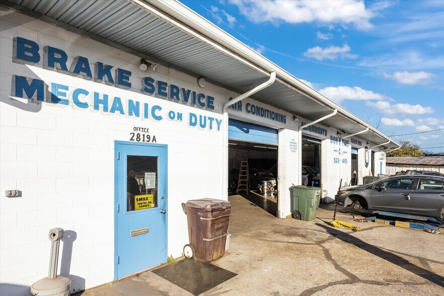 More Photos Of 2845 Western Ave, Knoxville Auto Repair For Sale