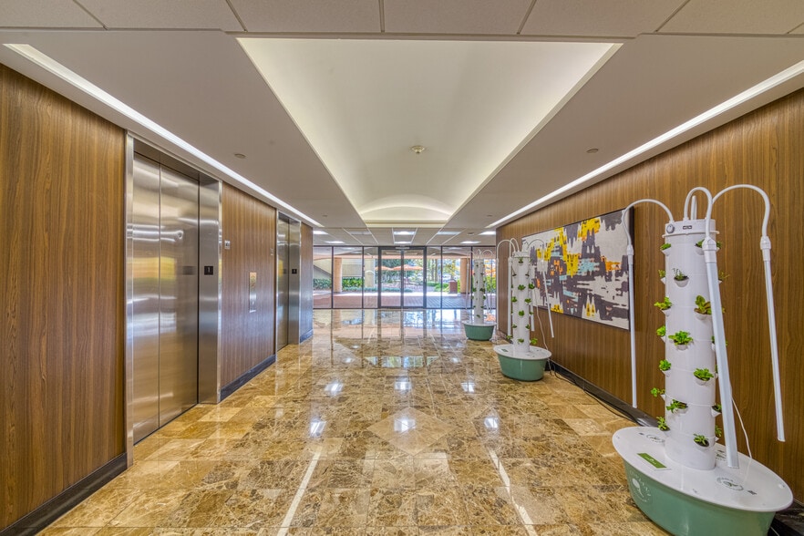 More Photos Of 5901 Peachtree Dunwoody Rd NE, Atlanta Unknown For Lease