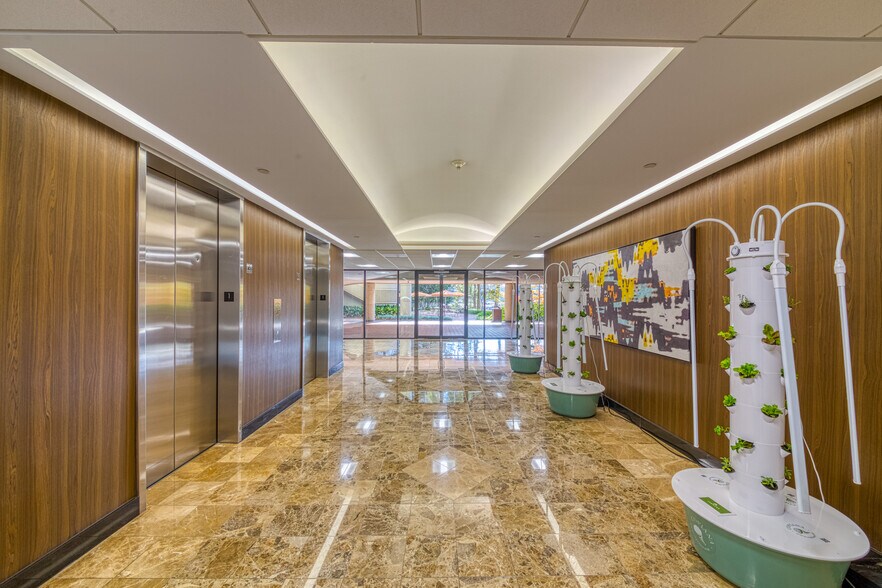 More Photos Of 5901 Peachtree Dunwoody Rd NE, Atlanta Unknown For Lease