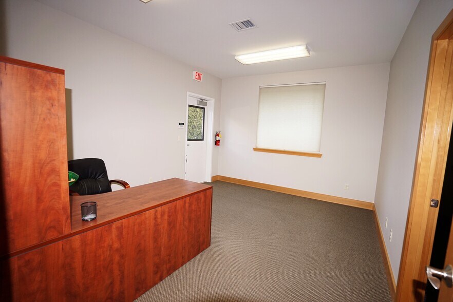 More Photos Of 2410 Terrace Heights Dr, Yakima Office For Lease