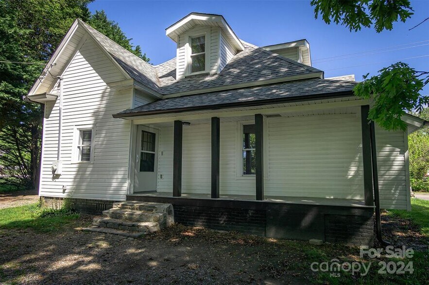 More Photos Of 390 E Main St, Old Fort Office For Sale