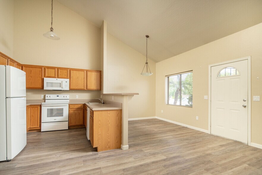 More Photos Of 6521 E University Dr, Mesa Apartments For Sale