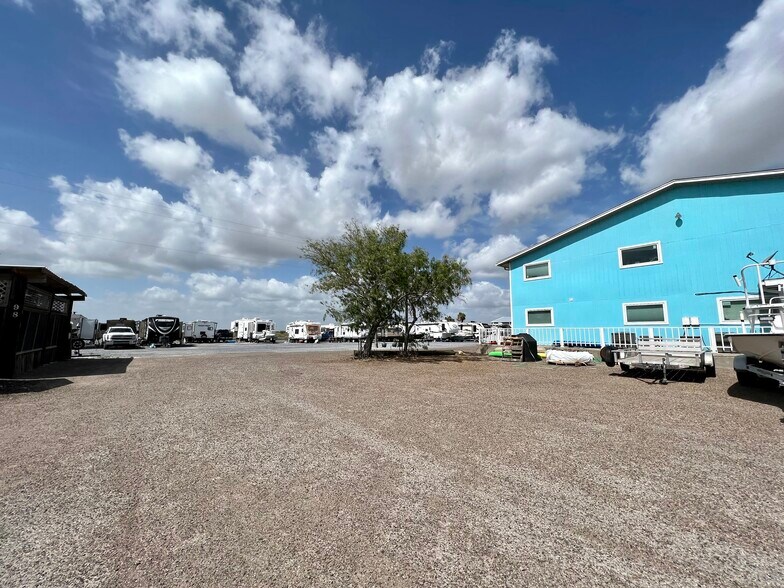 More Photos Of 1144 S Port Dr, Port Mansfield Hotel For Sale