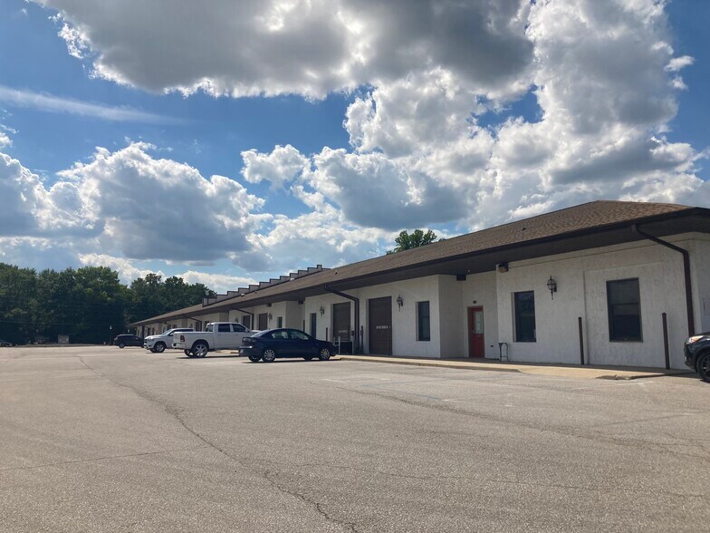 More Photos Of 8203-8295 Indy Ct, Indianapolis Light Distribution For Lease