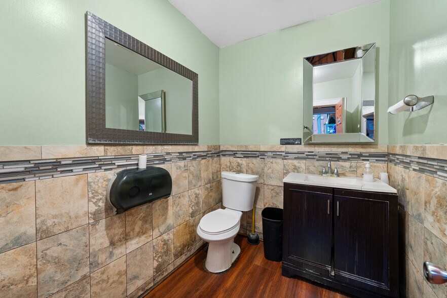 More Photos Of 1553-1555 Summit Ave, Hillside Storefront For Sale