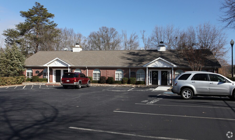 More Photos Of 107 Pilgrim Village Dr, Cumming Medical For Lease