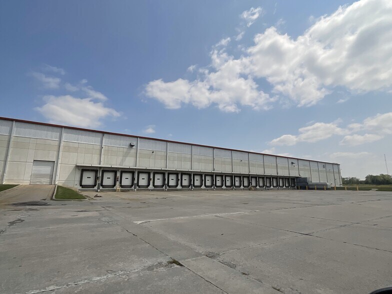 More Photos Of 4805 Campbell Dr, Fort Scott Warehouse For Sale