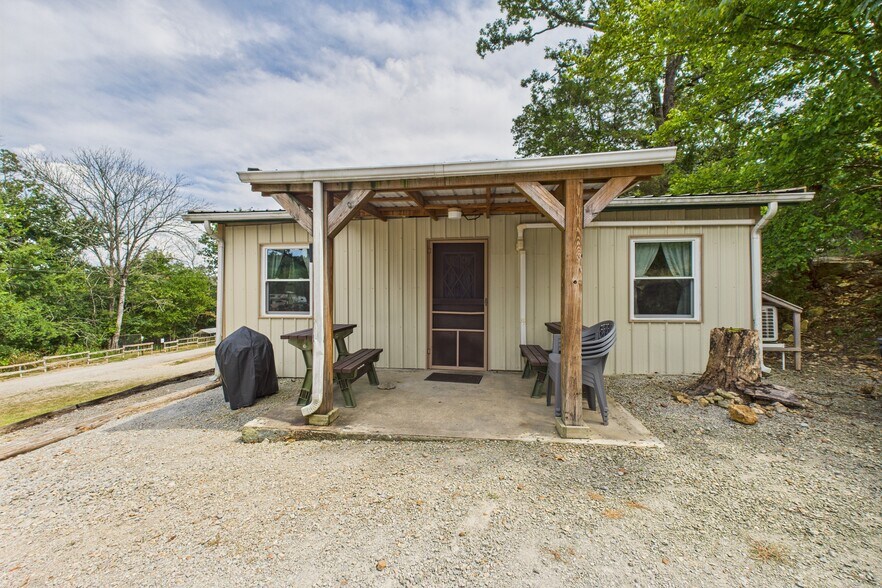 More Photos Of 141 County Road 851, Elizabeth Hotel For Sale