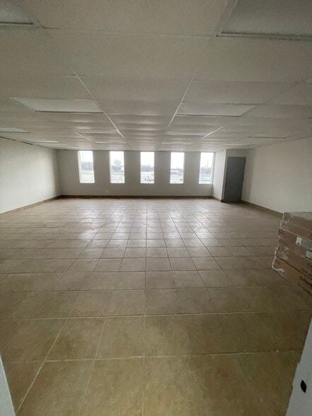 More Photos Of 14500 W 8 Mile Rd, Oak Park Office Residential For Sale