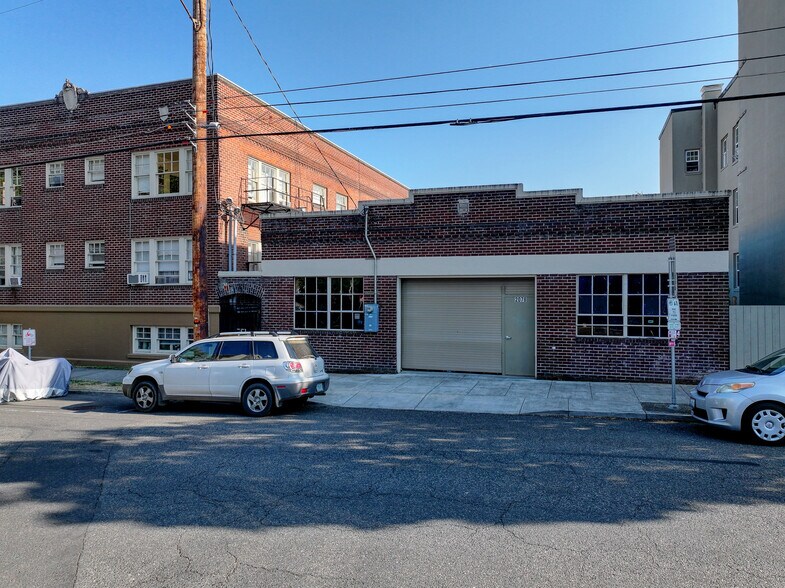 More Photos Of 2062 NW Marshall St, Portland Apartments For Sale