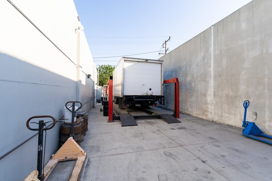 More Photos Of 1322 W Compton Blvd, Compton Warehouse For Lease