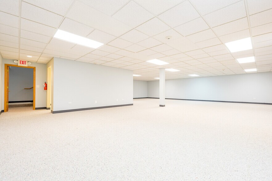 More Photos Of 16610 W 159th St, Lockport Office For Sale