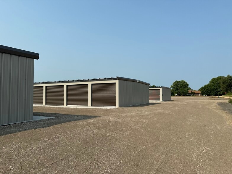More Photos Of 3901 Main ave, Brookings Self Storage For Lease