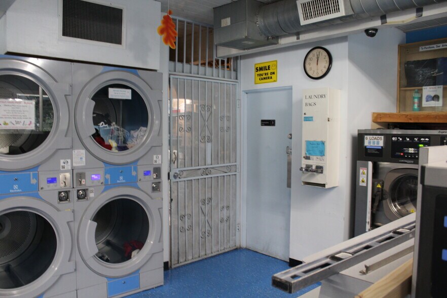 More Photos Of 370 W Sierra Madre Blvd, Sierra Madre Storefront For Lease