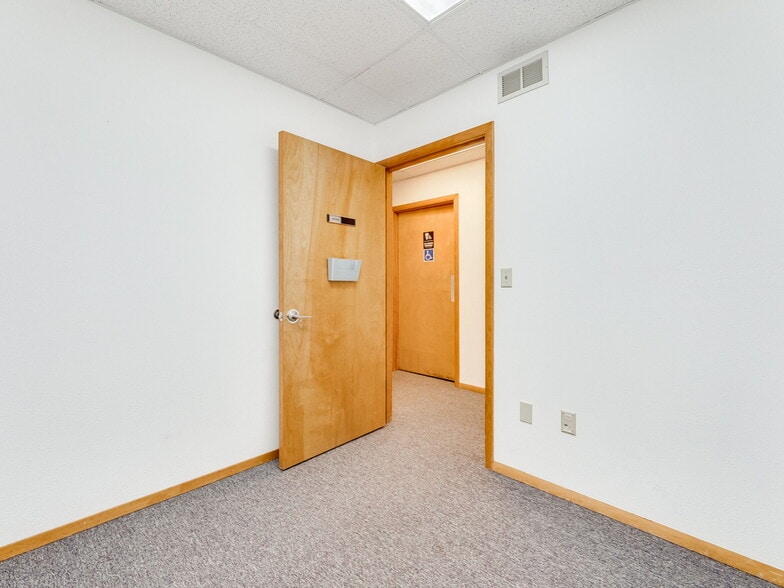 More Photos Of 2275 NE McDaniel Ln, Mcminnville Office For Lease