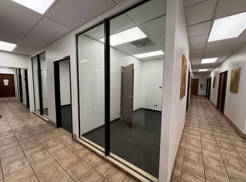 More Photos Of 12002 Warfield St, San Antonio Loft Creative Space For Lease