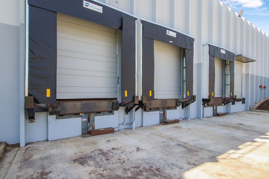 More Photos Of 7391 Pepperdam Ave, North Charleston Warehouse For Lease