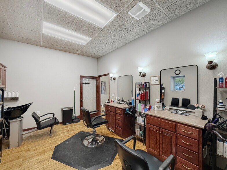 More Photos Of 112 N 2nd Ave W, Newton General Retail For Sale