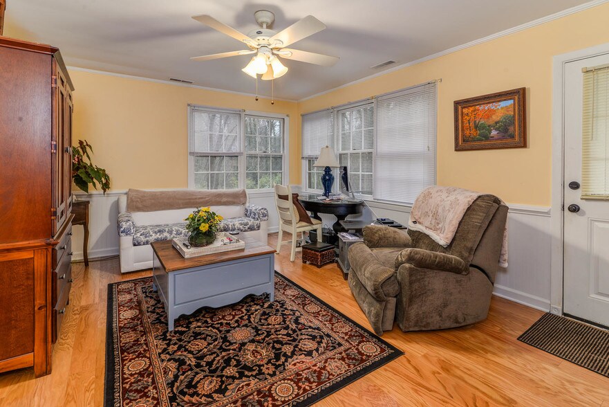 More Photos Of 145 Melrose Ave, Tryon Apartments For Sale