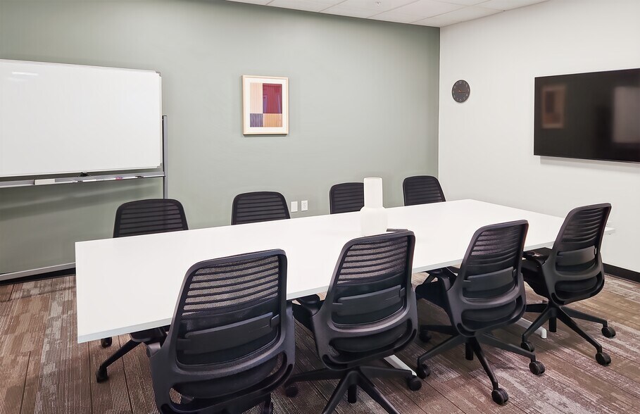 More Photos Of 540 N Broadway, Green Bay Coworking Space