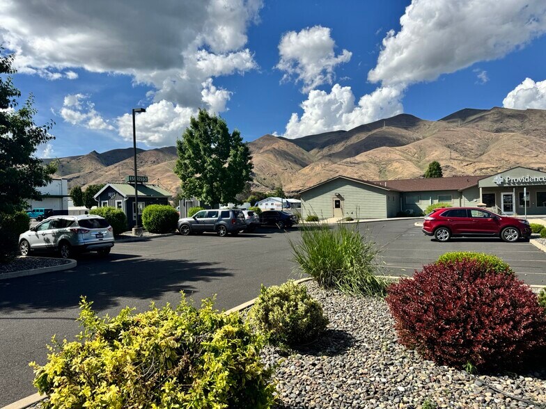 More Photos Of 808 Port Dr, Clarkston Medical For Sale