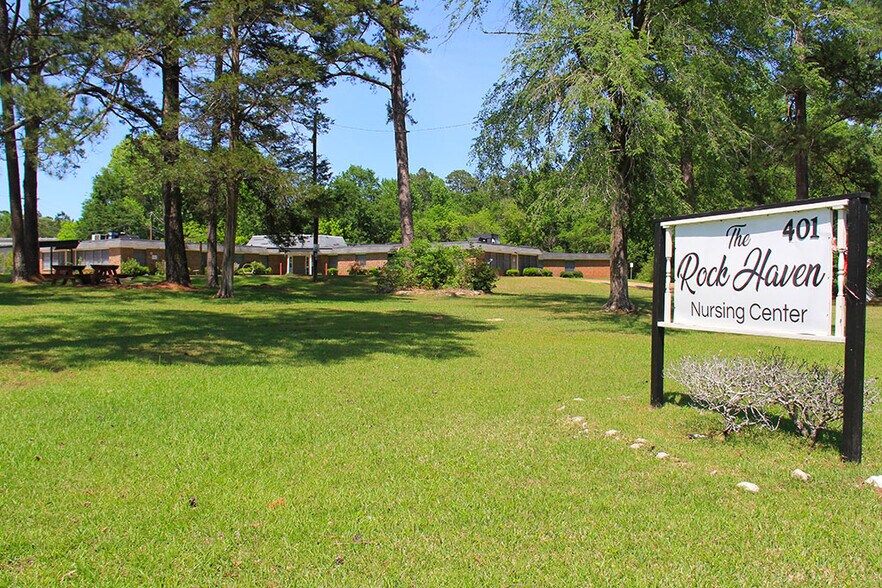 Primary Photo Of 401 SE Stallings Dr, Nacogdoches Assisted Living For Sale