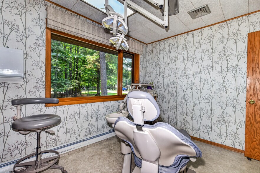 More Photos Of 9758 W Lake Ave, Minocqua Medical For Sale