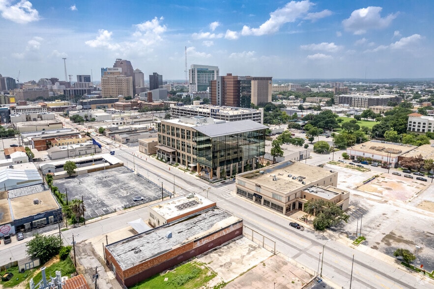 More Photos Of 711 Broadway St, San Antonio Office For Lease