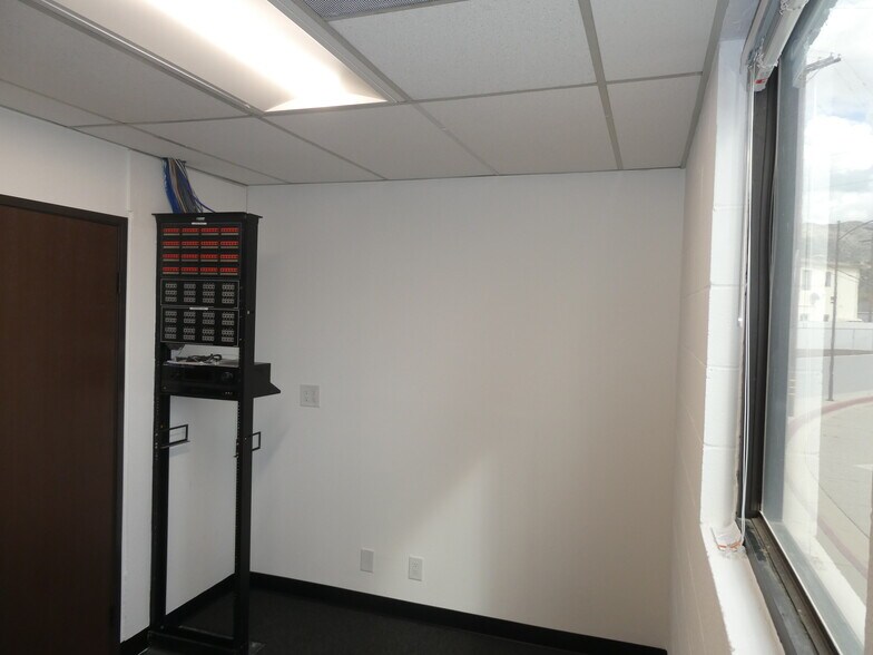 More Photos Of 3500 N San Fernando Blvd, Burbank Flex For Lease