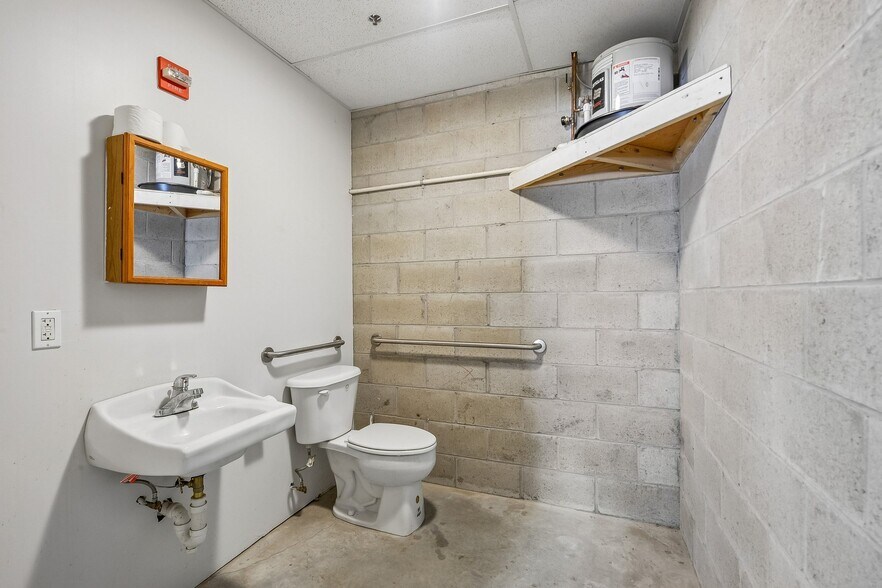 More Photos Of 355 Compass Cir, North Kingstown Service For Sale