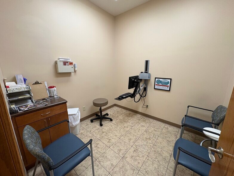 More Photos Of 975 Mezzanine Dr, Lafayette Medical For Lease