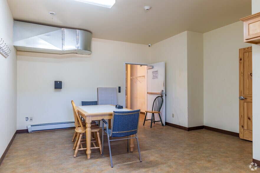 More Photos Of 72399 US Highway 40, Tabernash Showroom For Sale