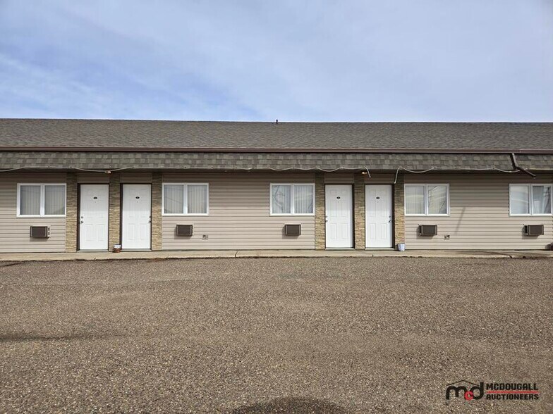 More Photos Of 775 W 5th Ave, Shaunavon Hotel For Sale