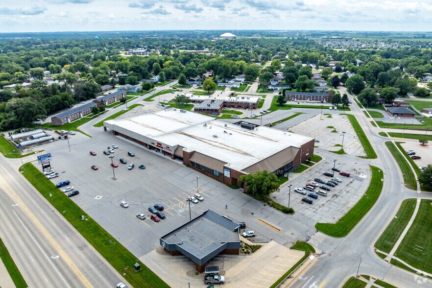 More Photos Of 2302 W 1st St, Cedar Falls General Retail For Sale