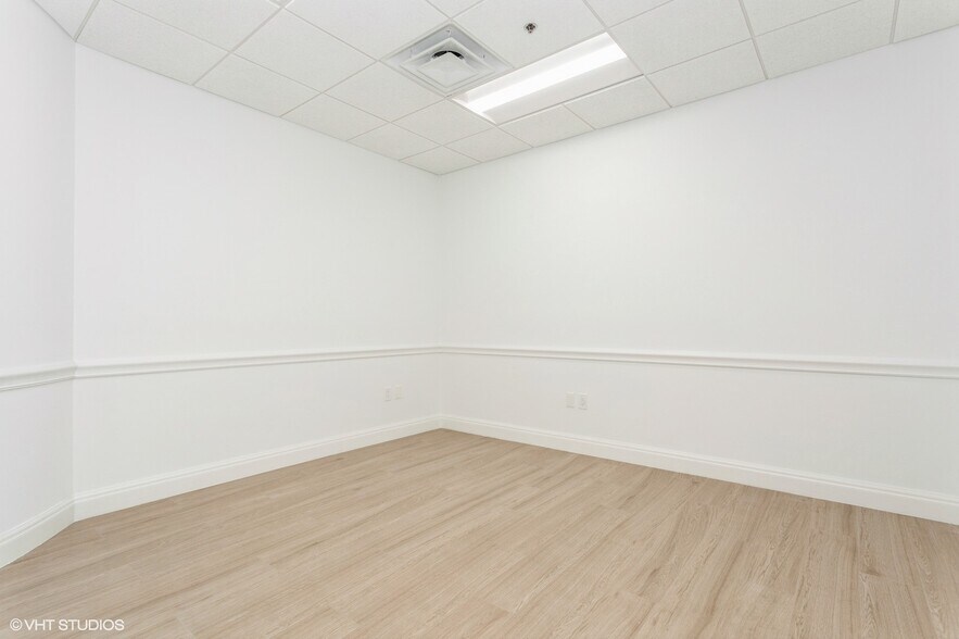 More Photos Of 2520 Tamiami Trl N, Nokomis Office For Sale