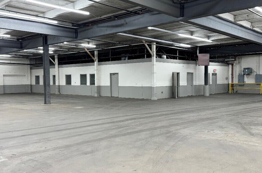 More Photos Of 525 Main St, Belleville Distribution For Lease