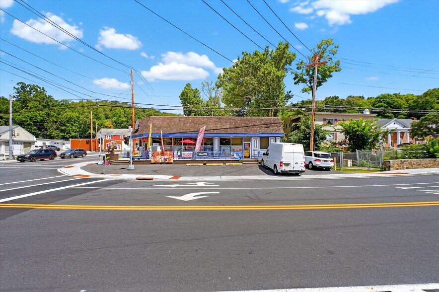 More Photos Of 4 Oscawana Lake Rd, Putnam Valley Supermarket For Sale